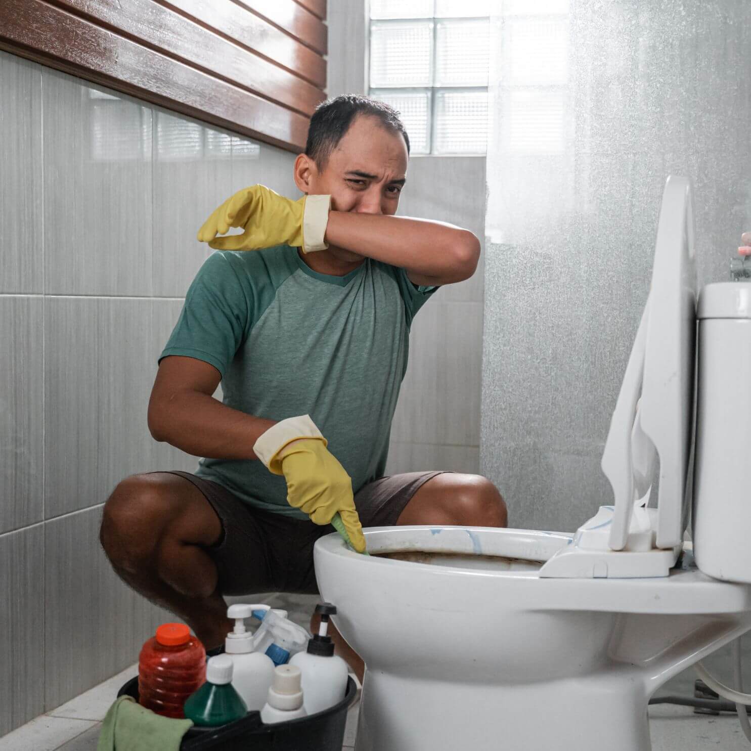 Čistenie upchatého WC pomocou gumového zvona