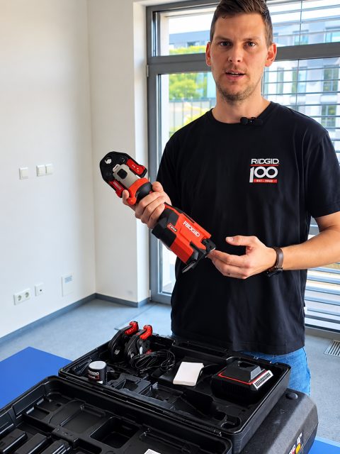 🔧 V ďalšej epizóde našej série o lisovačkách RIDGID vám predstavíme RP 251 💪 kompaktnú lisovačku novej…